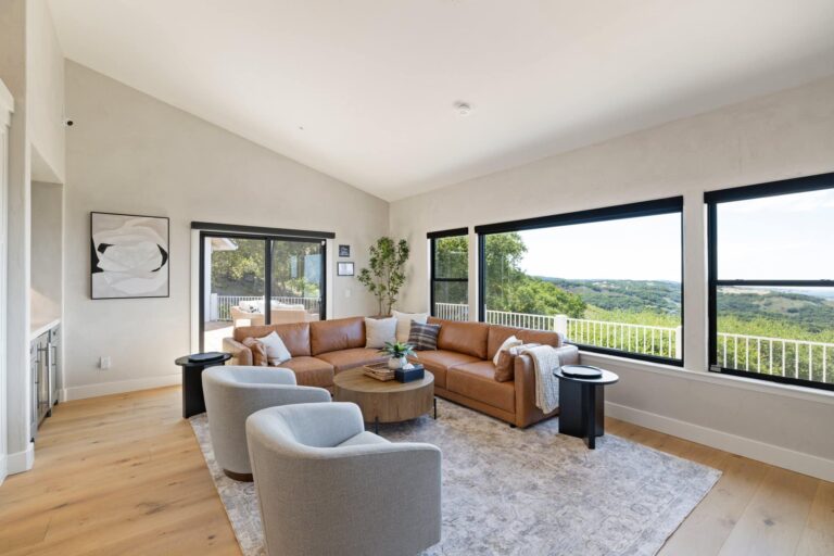 Monterey Bay Recovery House - Living Room