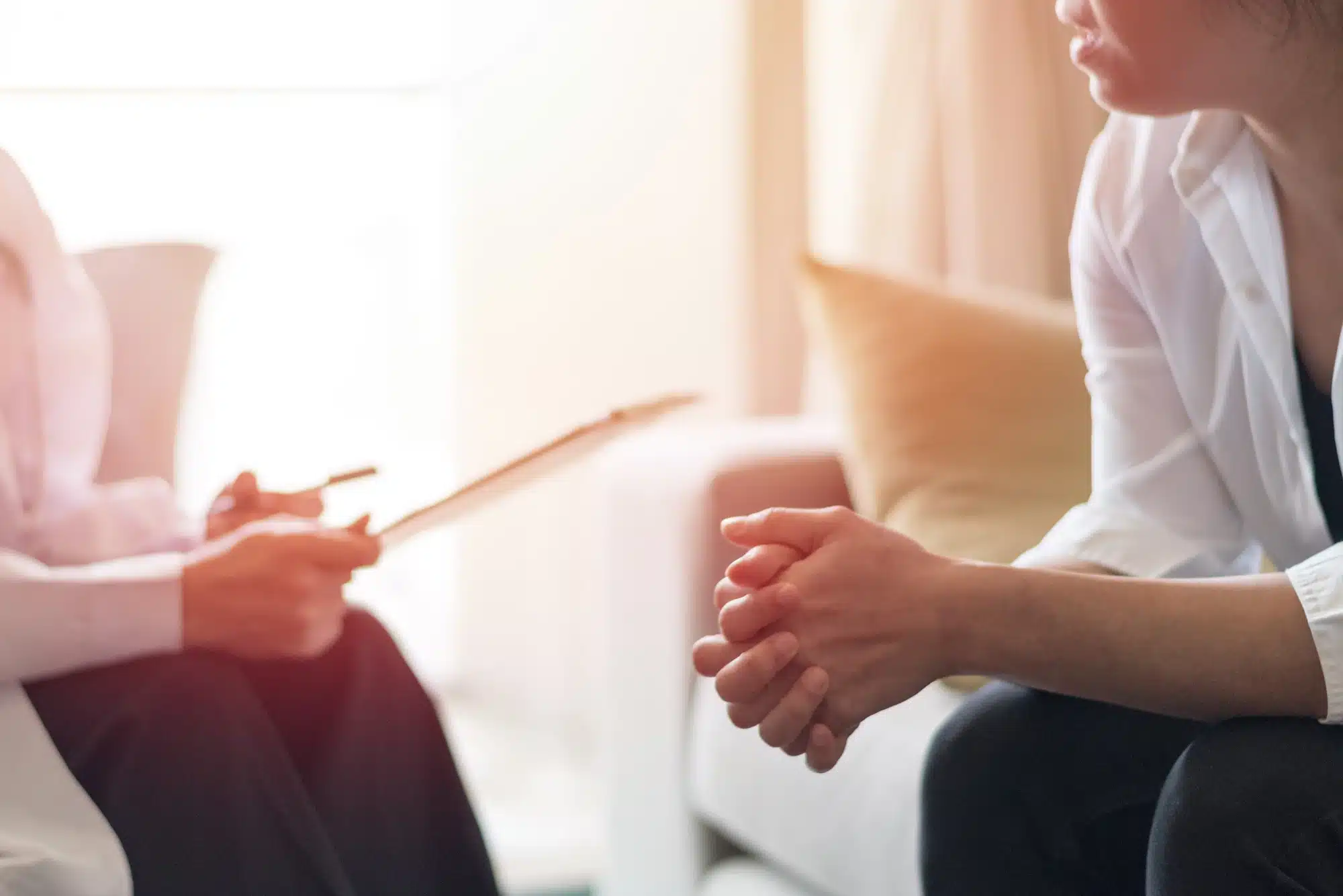 Medical professional monitoring a patient during the fentanyl withdrawal timeline.