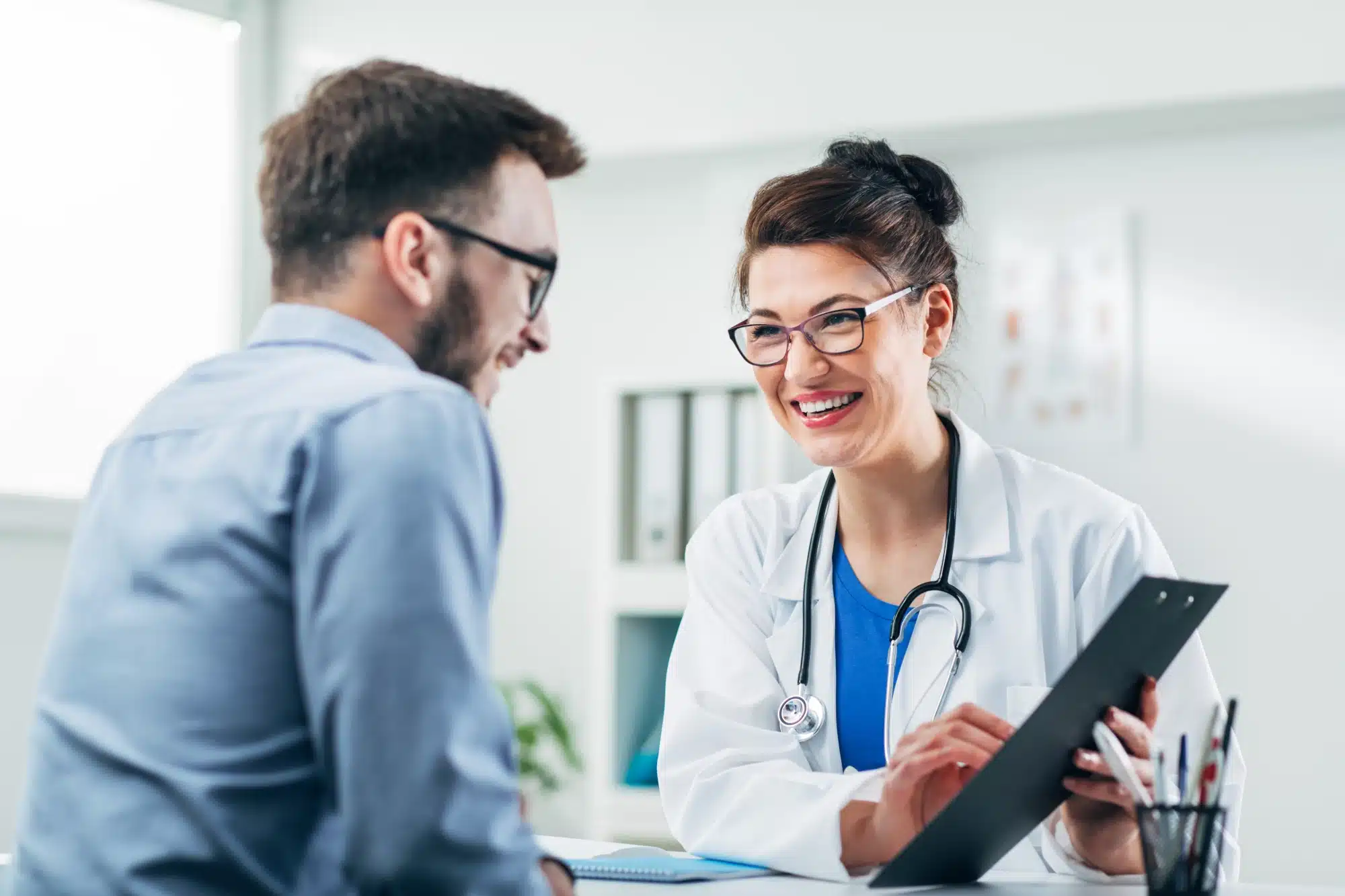 Clinician monitoring a patient during the opioid withdrawal timeline.